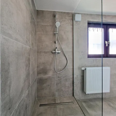 Tolstov House - Stadthaus - 10 Schlafzimmer Apartament