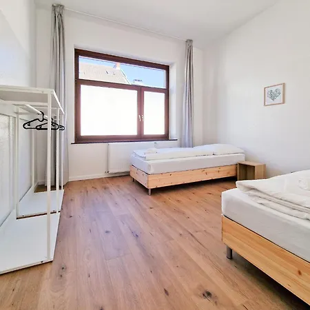 Raj Living - 280m2 Haus Mit 10 Schlafzimmern - Waschmaschine - Trockner - Innenhof Apartment