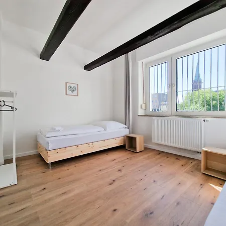 Raj Living - 280m2 Haus Mit 10 Schlafzimmern - Waschmaschine - Trockner - Innenhof * Viersen