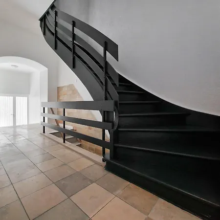 Raj Living - 280m2 Haus Mit 10 Schlafzimmern - Waschmaschine - Trockner - Innenhof