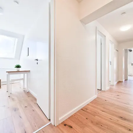 Tolstov House - Stadthaus - 10 Schlafzimmer Apartament *