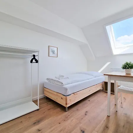 Raj Living - 280m2 Haus Mit 10 Schlafzimmern - Waschmaschine - Trockner - Innenhof Apartment *