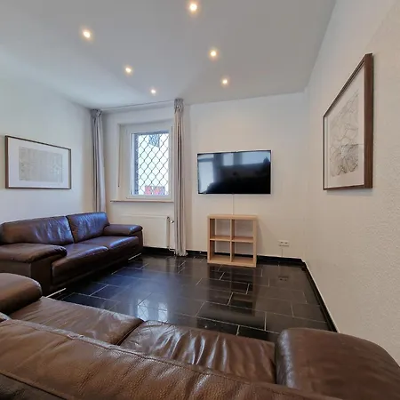 Apartment Raj Living - 280m2 Haus Mit 10 Schlafzimmern - Waschmaschine - Trockner - Innenhof Viersen