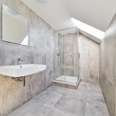 Tolstov House - Stadthaus - 10 Schlafzimmer