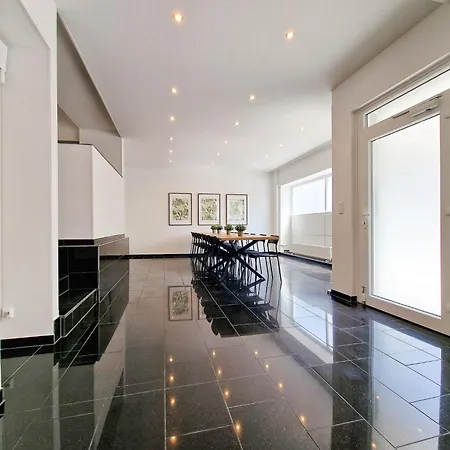 Raj Living - 280m2 Haus Mit 10 Schlafzimmern - Waschmaschine - Trockner - Innenhof Viersen