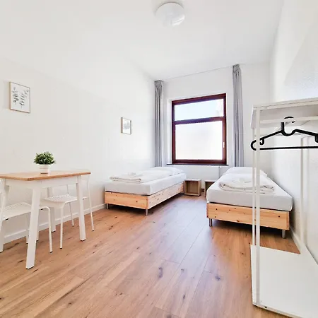 Raj Living - 280m2 Haus Mit 10 Schlafzimmern - Waschmaschine - Trockner - Innenhof Apartment Viersen