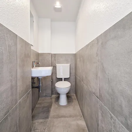 Raj Living - 280m2 Haus Mit 10 Schlafzimmern - Waschmaschine - Trockner - Innenhof Apartment Viersen