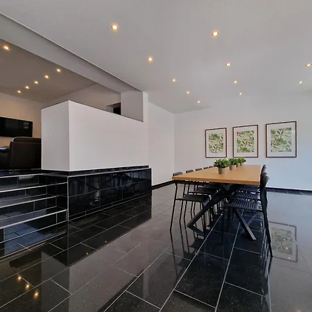 Raj Living - 280m2 Haus Mit 10 Schlafzimmern - Waschmaschine - Trockner - Innenhof Viersen