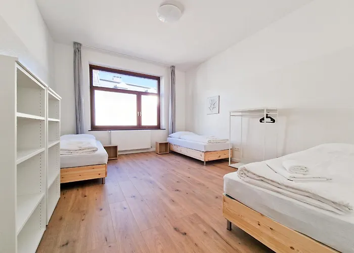 Tolstov House - Stadthaus - 10 Schlafzimmer Lejlighed