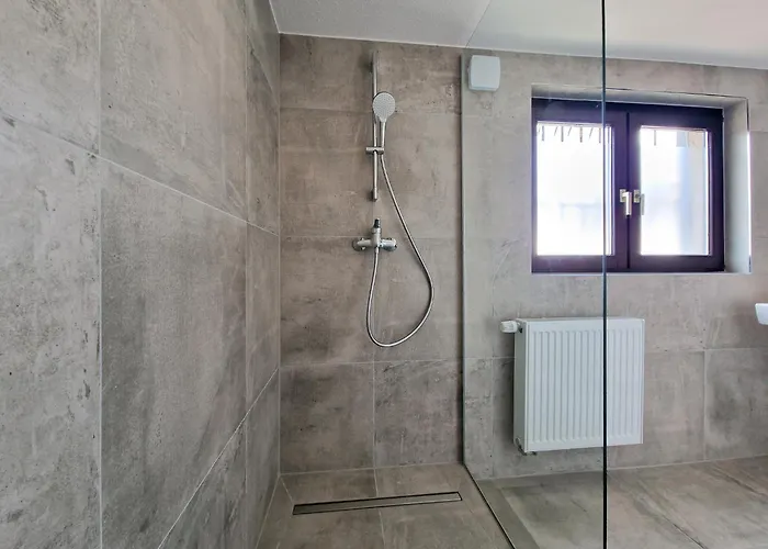 Tolstov House - Stadthaus - 10 Schlafzimmer Lejlighed