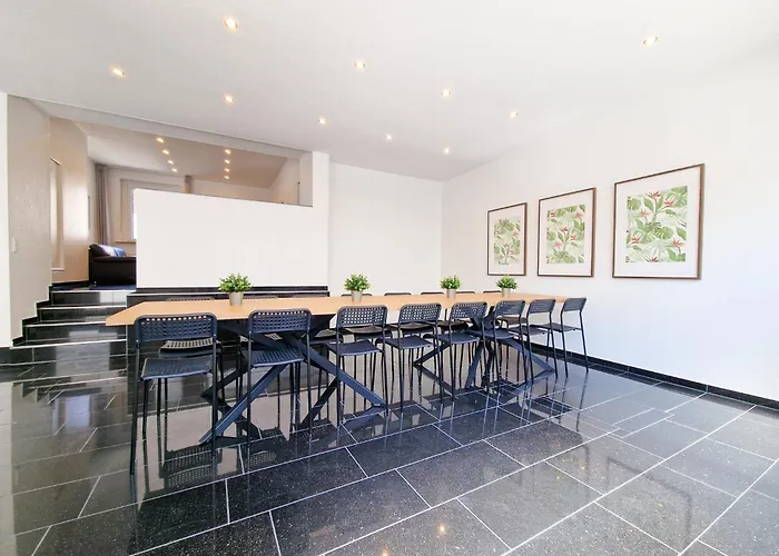 Tolstov House - Stadthaus - 10 Schlafzimmer * Viersen