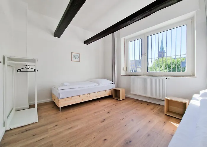 Tolstov House - Stadthaus - 10 Schlafzimmer * Viersen