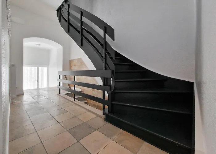 Tolstov House - Stadthaus - 10 Schlafzimmer