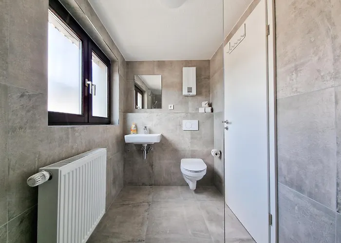 Tolstov House - Stadthaus - 10 Schlafzimmer Viersen