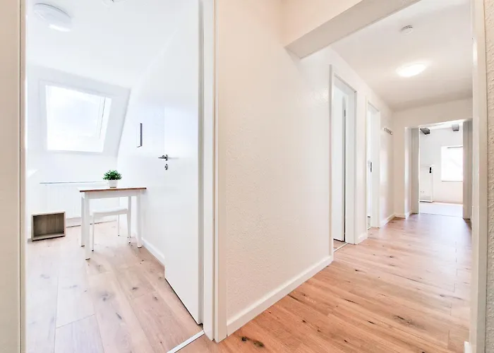 Tolstov House - Stadthaus - 10 Schlafzimmer Lejlighed *