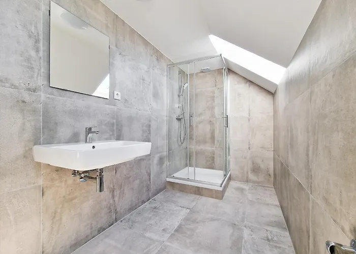 Tolstov House - Stadthaus - 10 Schlafzimmer