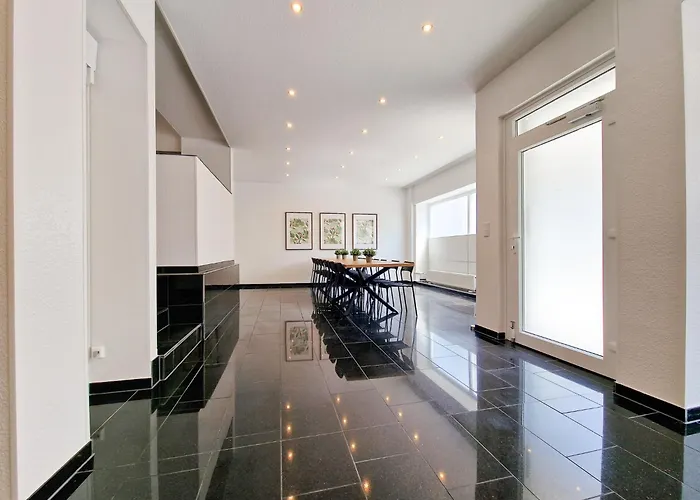 Tolstov House - Stadthaus - 10 Schlafzimmer Viersen