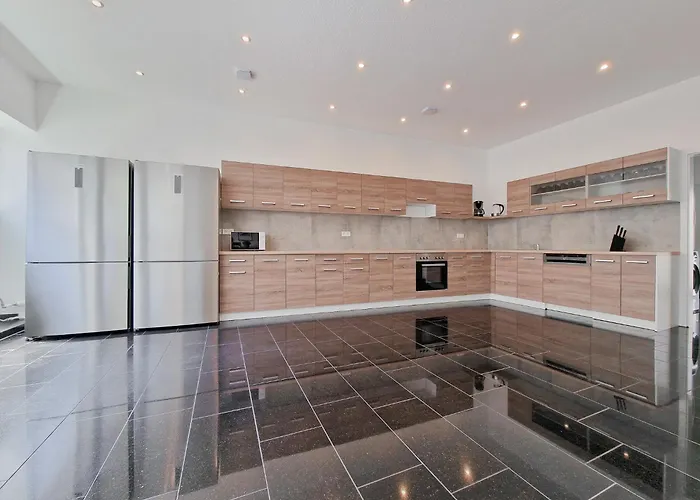 Tolstov House - Stadthaus - 10 Schlafzimmer