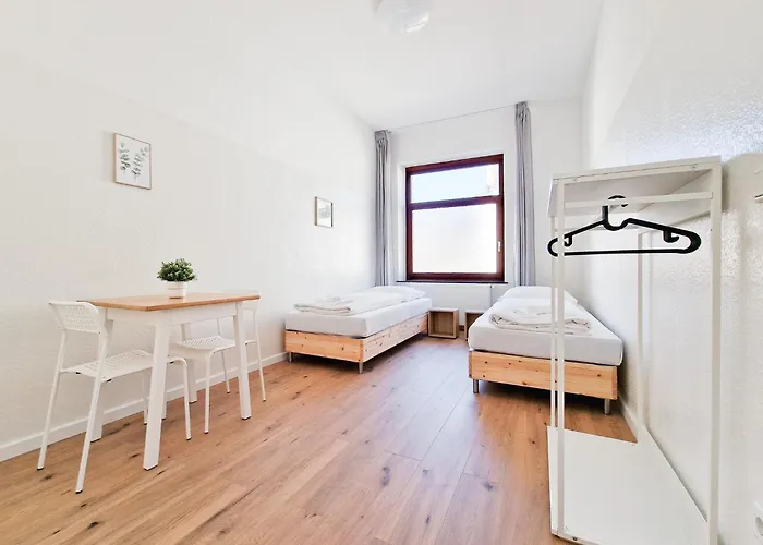 Tolstov House - Stadthaus - 10 Schlafzimmer Lejlighed Viersen