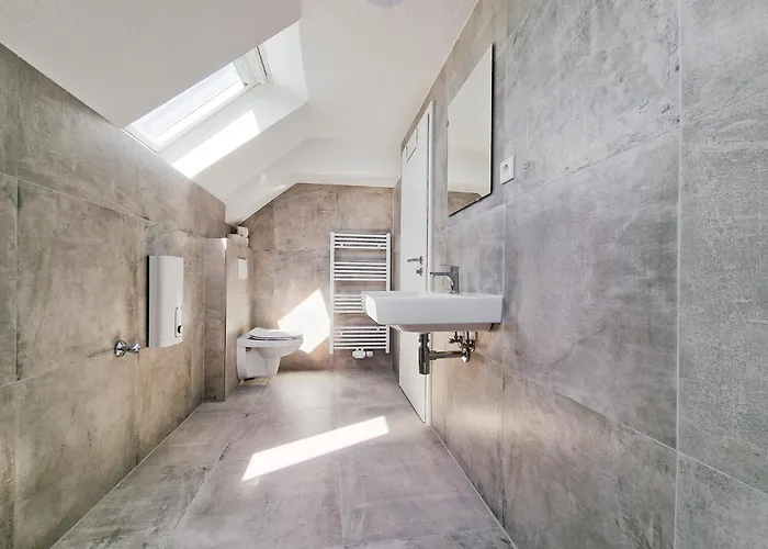 Tolstov House - Stadthaus - 10 Schlafzimmer Lejlighed *