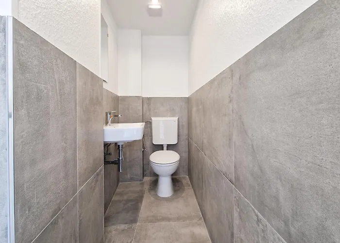 Tolstov House - Stadthaus - 10 Schlafzimmer Lejlighed Viersen